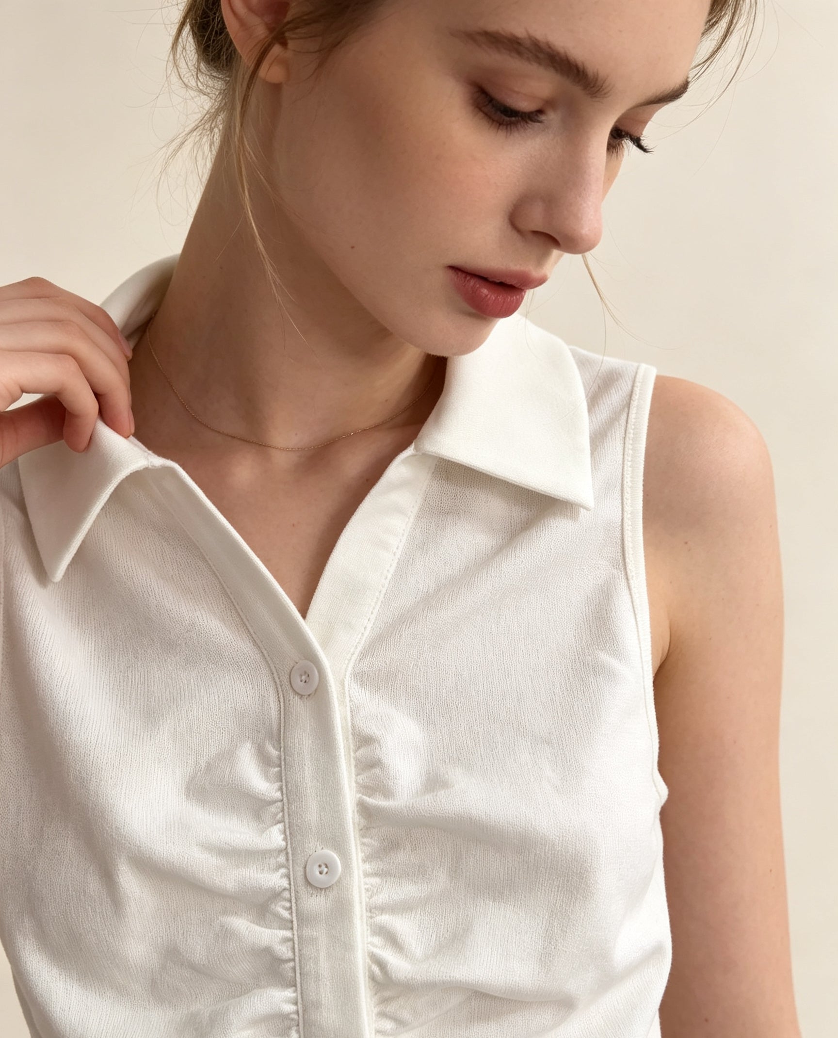 Women's White Sleeveless Cropped Basic Blouse‌